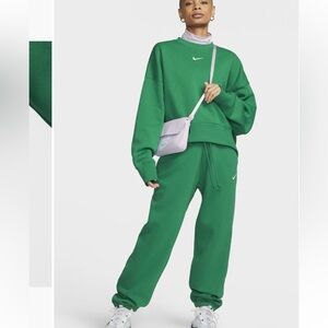 Nike Oversized Crewneck Sweatshirt